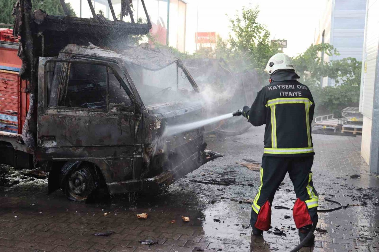 Kayseri’de fabrikadaki yangın kontrol altına alındı