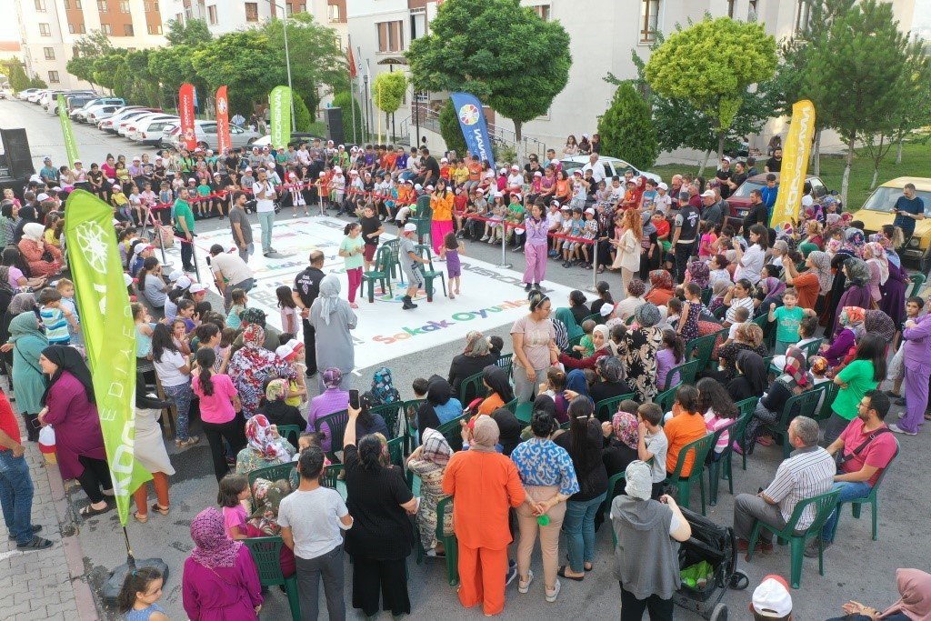Başkan Çolakbayrakdar: “Etkinliklerimizle sokaklar, cıvıl cıvıl çocuk sesleriyle şenleniyor”