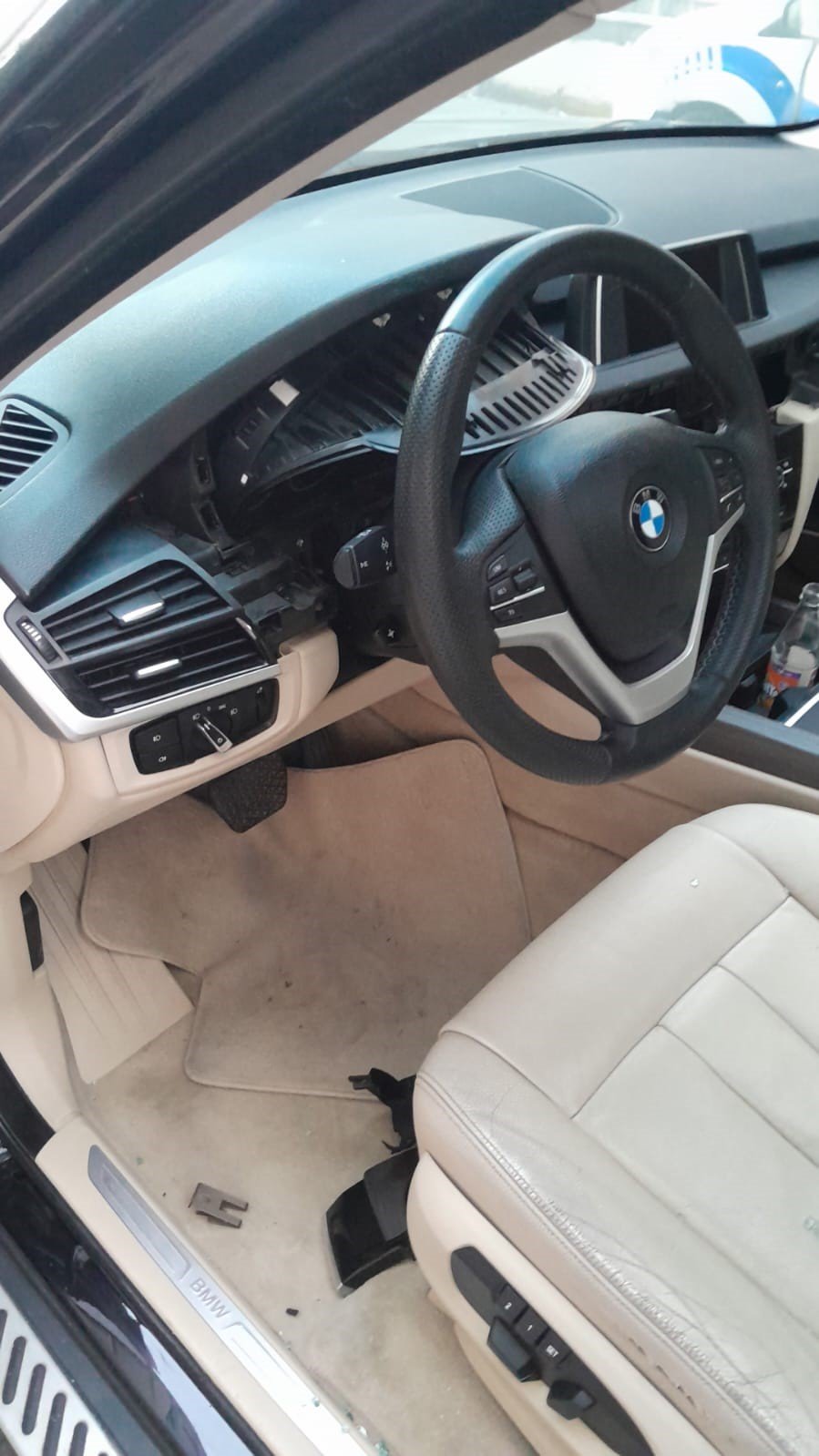 Küçükçekmece’de lüks araçlardan gösterge panel hırsızları kamerada