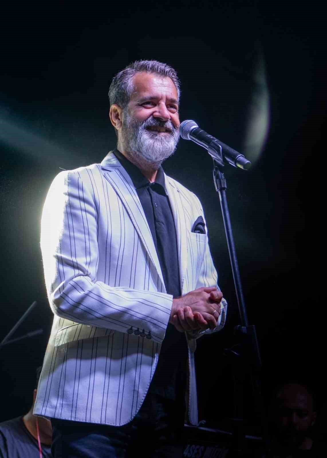 Kuşadası’nda yaz akşamları konserlerle şenleniyor