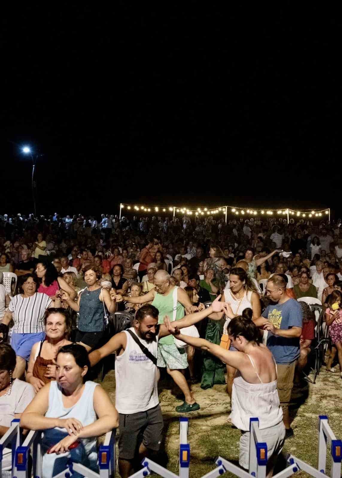 Kuşadası’nda yaz akşamları konserlerle şenleniyor