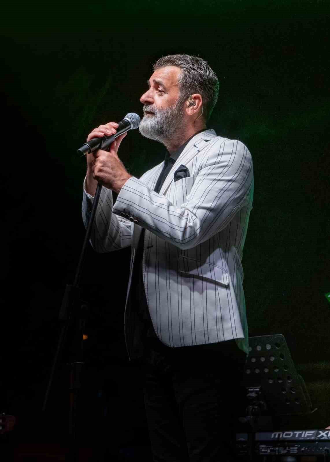 Kuşadası’nda yaz akşamları konserlerle şenleniyor