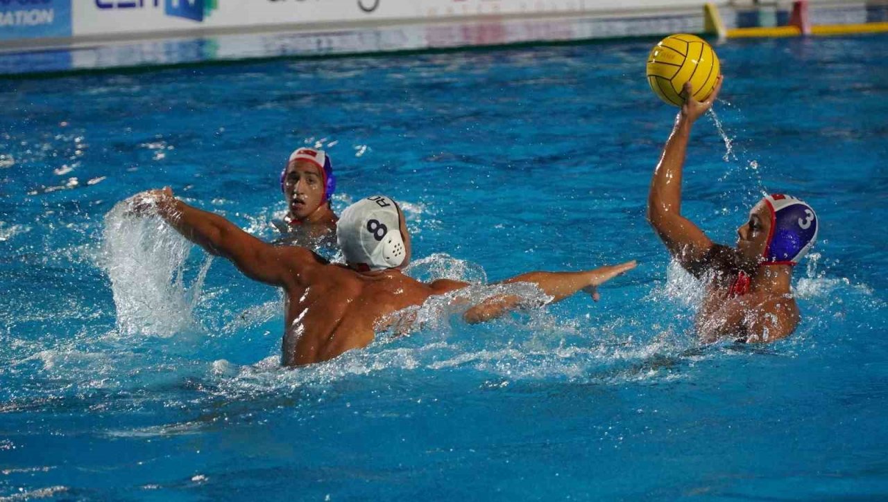 Milliler, U17 Avrupa Sutopu Şampiyonası’na galibiyetle başladı