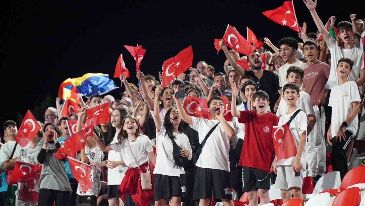 Milliler, U17 Avrupa Sutopu Şampiyonası’na galibiyetle başladı