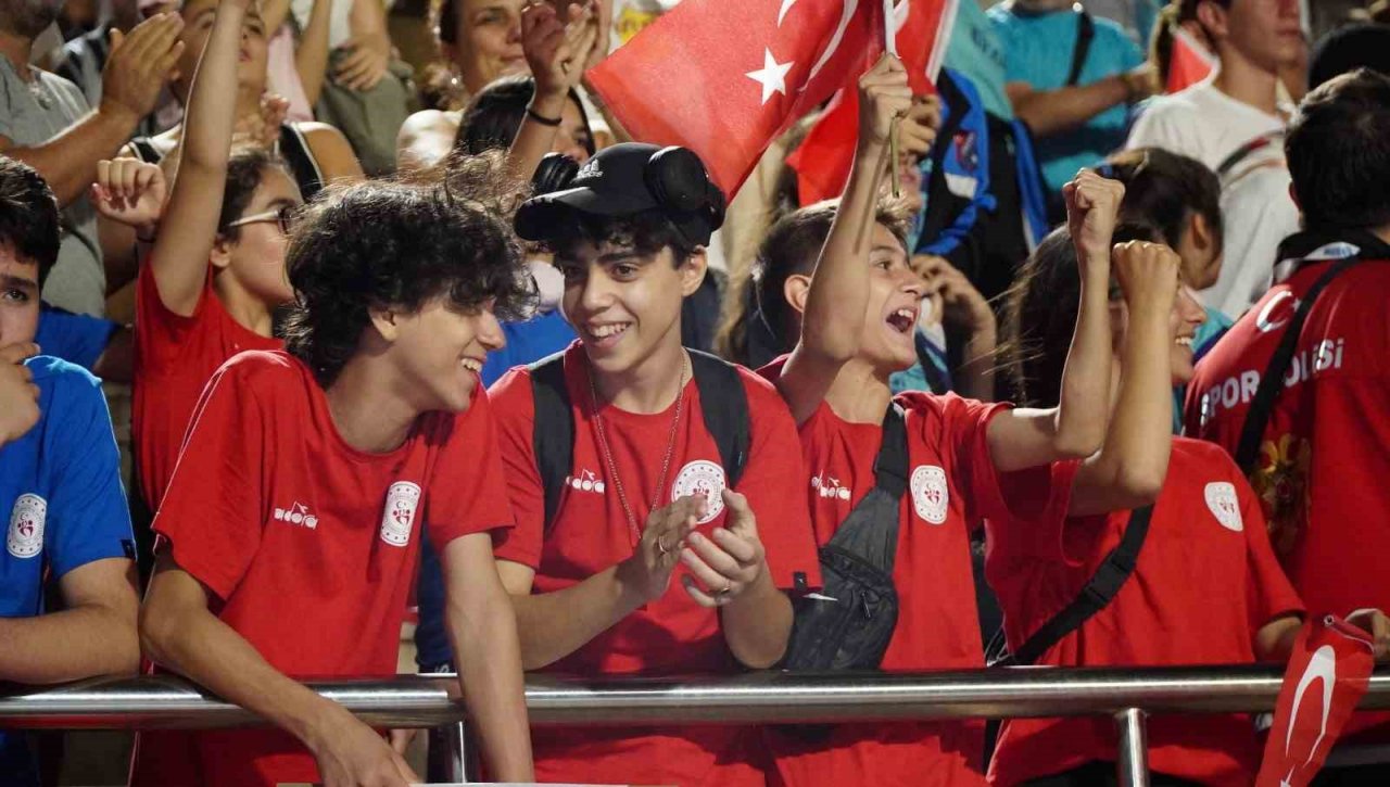 Milliler, U17 Avrupa Sutopu Şampiyonası’na galibiyetle başladı