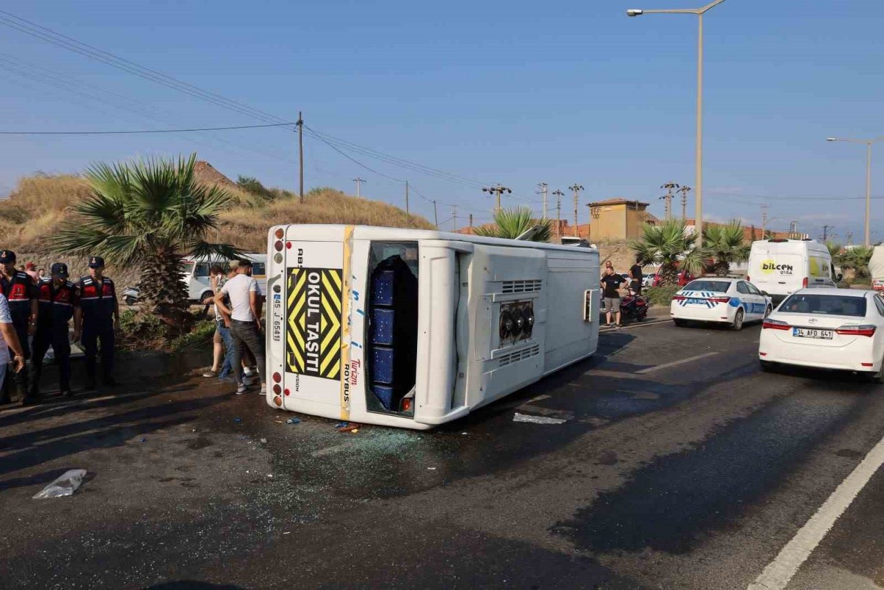 Turgutlu’da işçi servisi devrildi: 20 işçi yaralandı