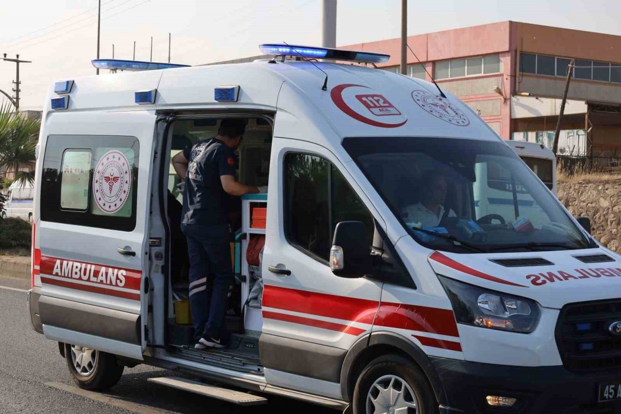 Turgutlu’da işçi servisi devrildi: 20 işçi yaralandı