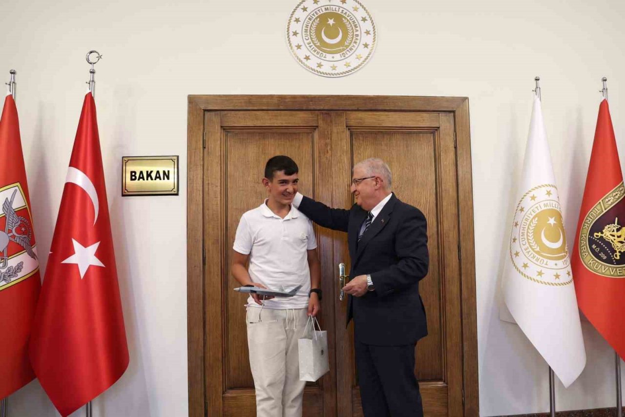 Bakan Güler, LGS ikincisi Elazığlı Muhammet’i kabul etti
