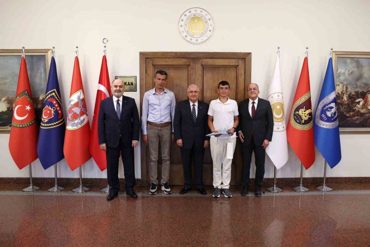 Bakan Güler, LGS ikincisi Elazığlı Muhammet’i kabul etti