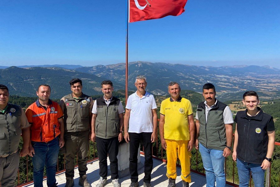 Orman personeli yangın gözetleme kulelerinde hazırda bekliyor