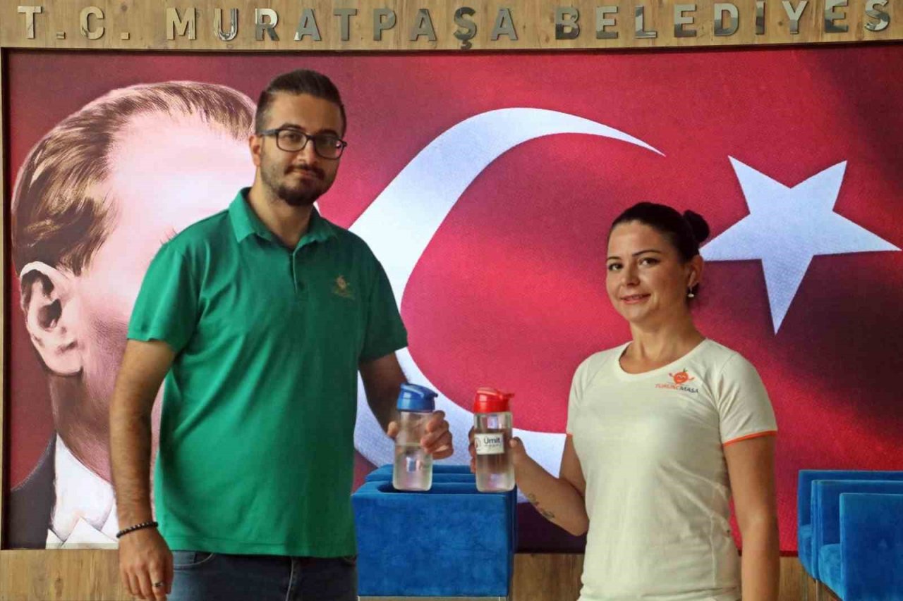 Suyu cam matarada içmeye başladılar, 6 ayda 1,5 ton plastik atığın önüne geçtiler