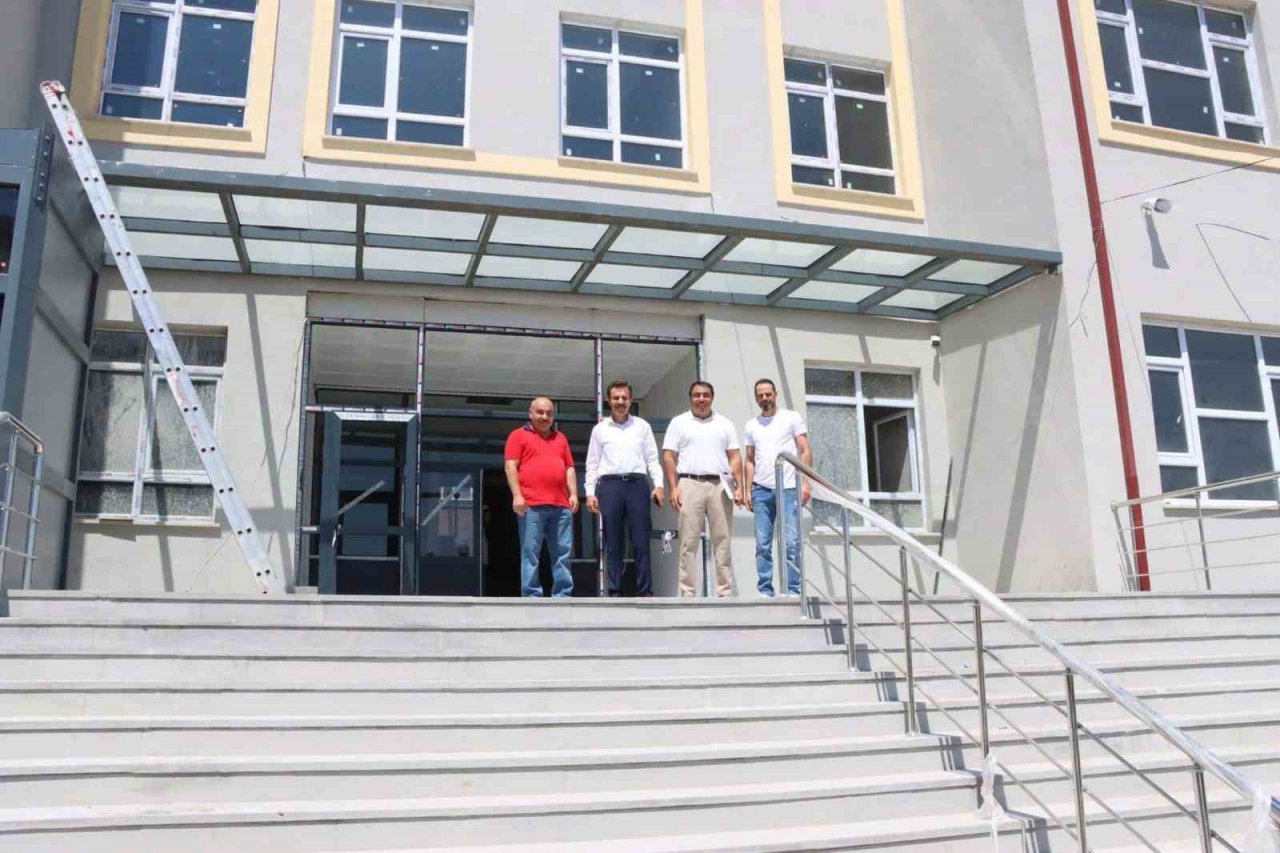 Eğitim öğretim sezonuna yetiştirilmek istenen okullarda yoğun mesai