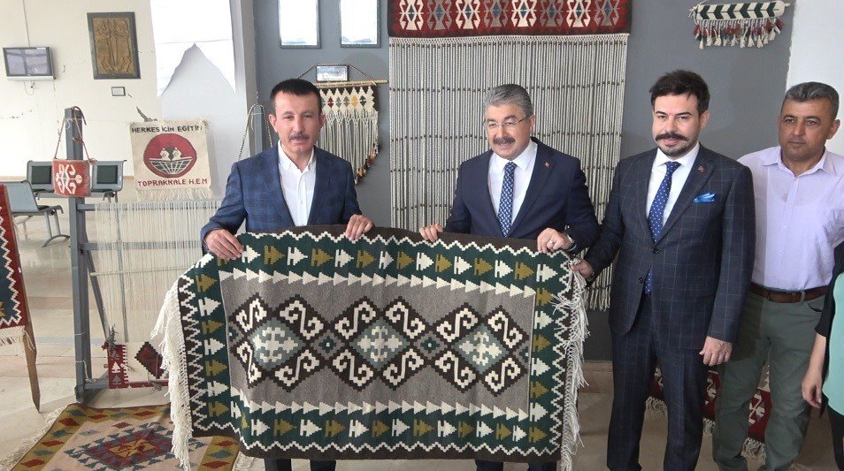 Osmaniye’de yöresel kilim dokuma sergisi