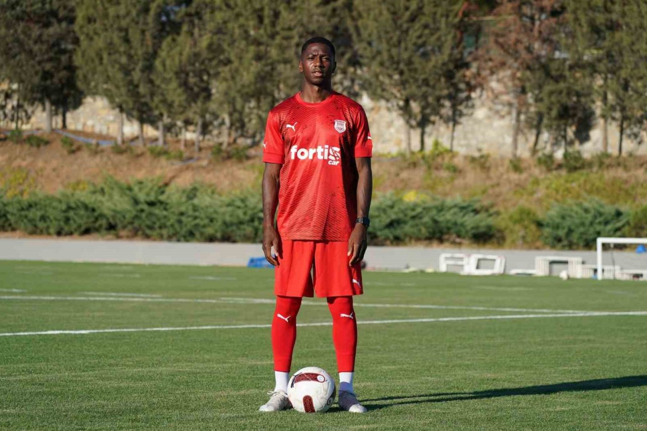 Pendikspor yeni sezon formalarını tanıttı