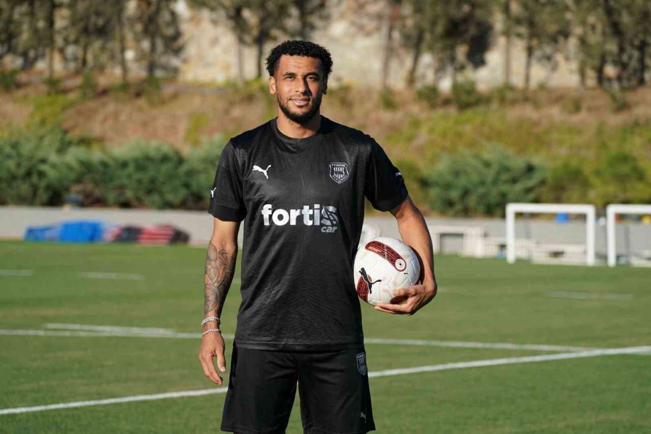 Pendikspor yeni sezon formalarını tanıttı