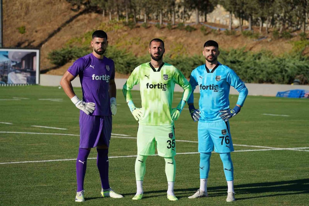 Pendikspor yeni sezon formalarını tanıttı