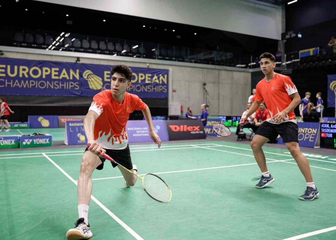 Badmintonda madalya avı