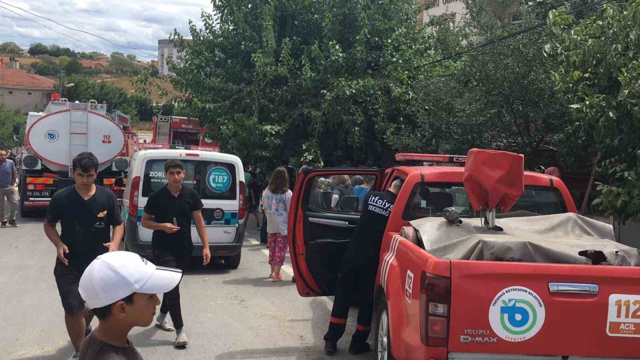 Gecekonduda korkutan yangın: Yangında tartışma çıktı 2 gözaltı