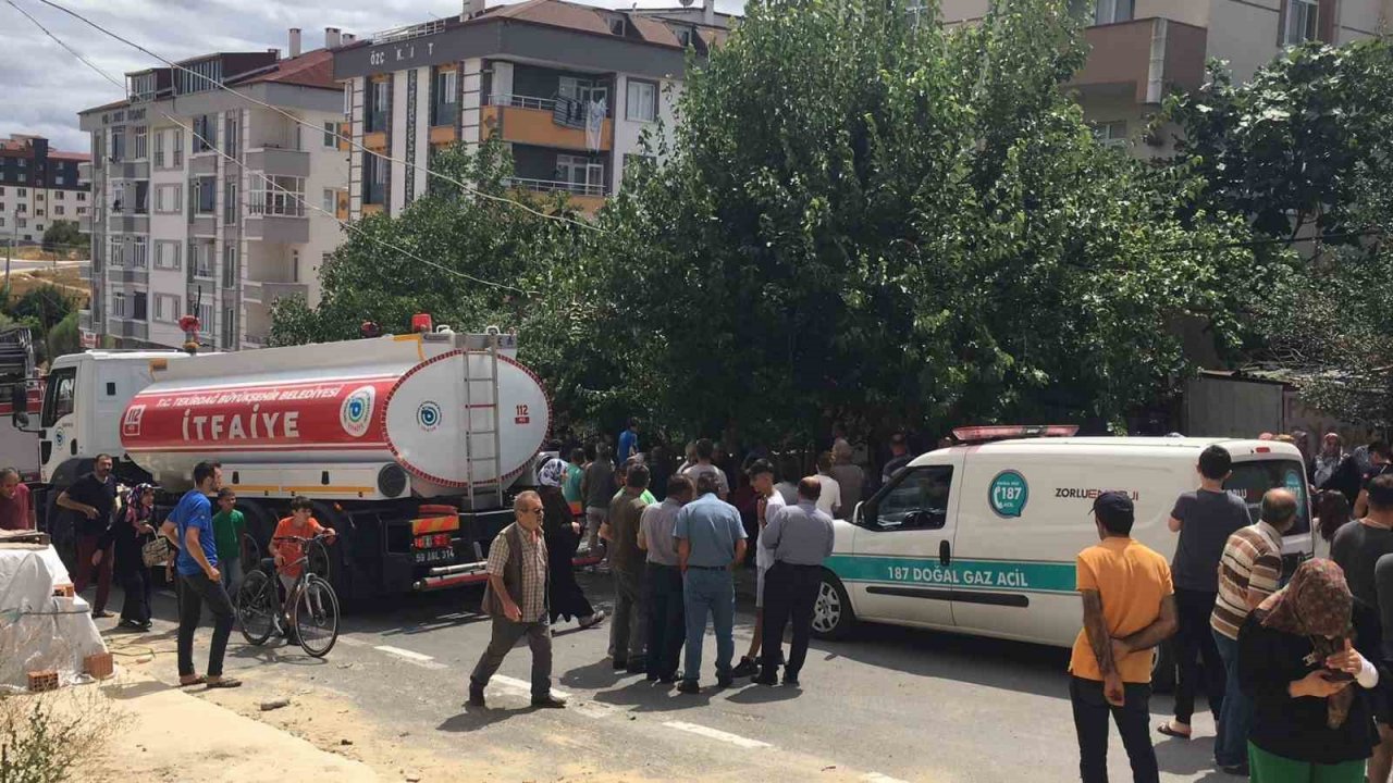 Gecekonduda korkutan yangın: Yangında tartışma çıktı 2 gözaltı