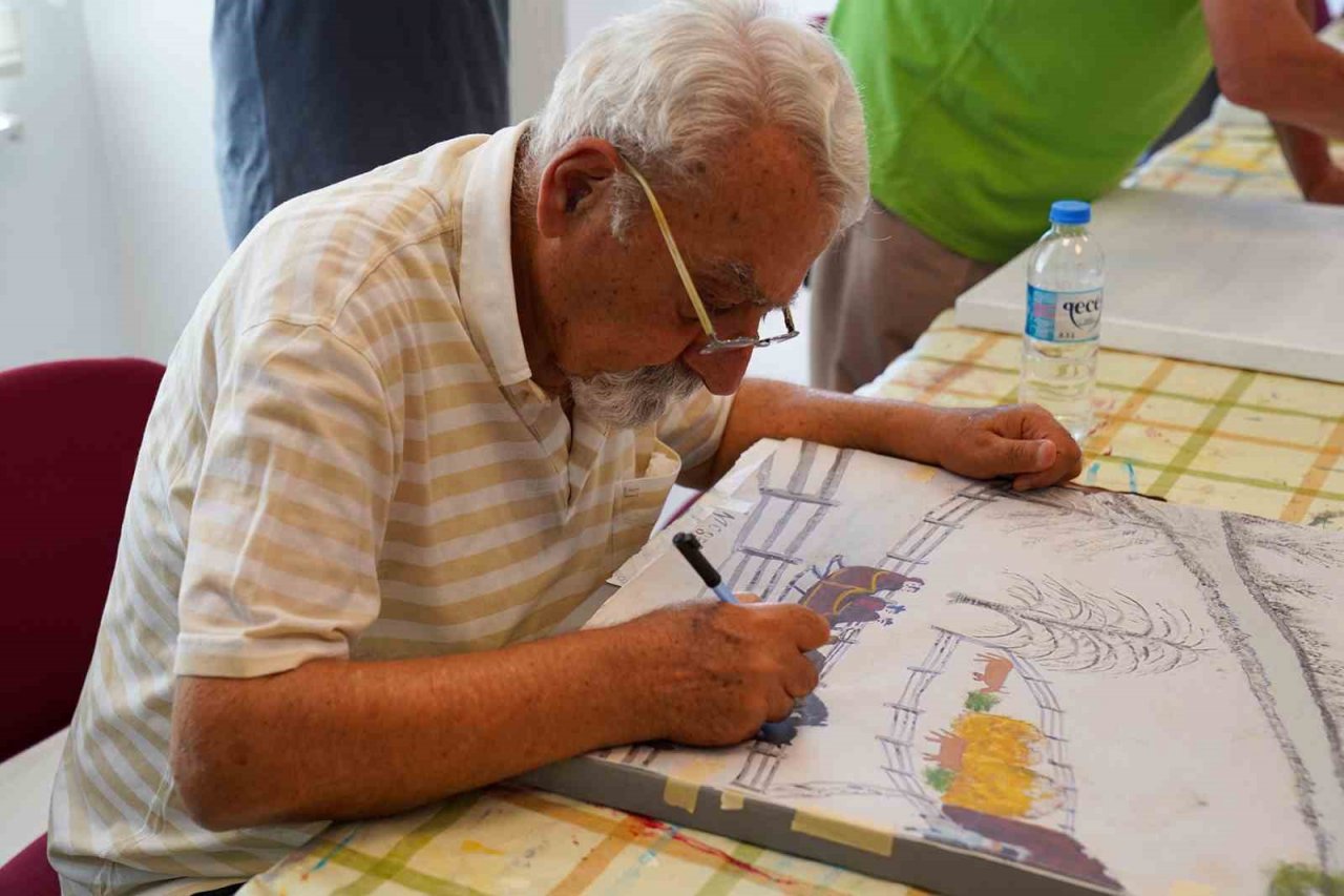 Deneyimli vatandaşlar hem eğleniyor hem sosyalleşiyor