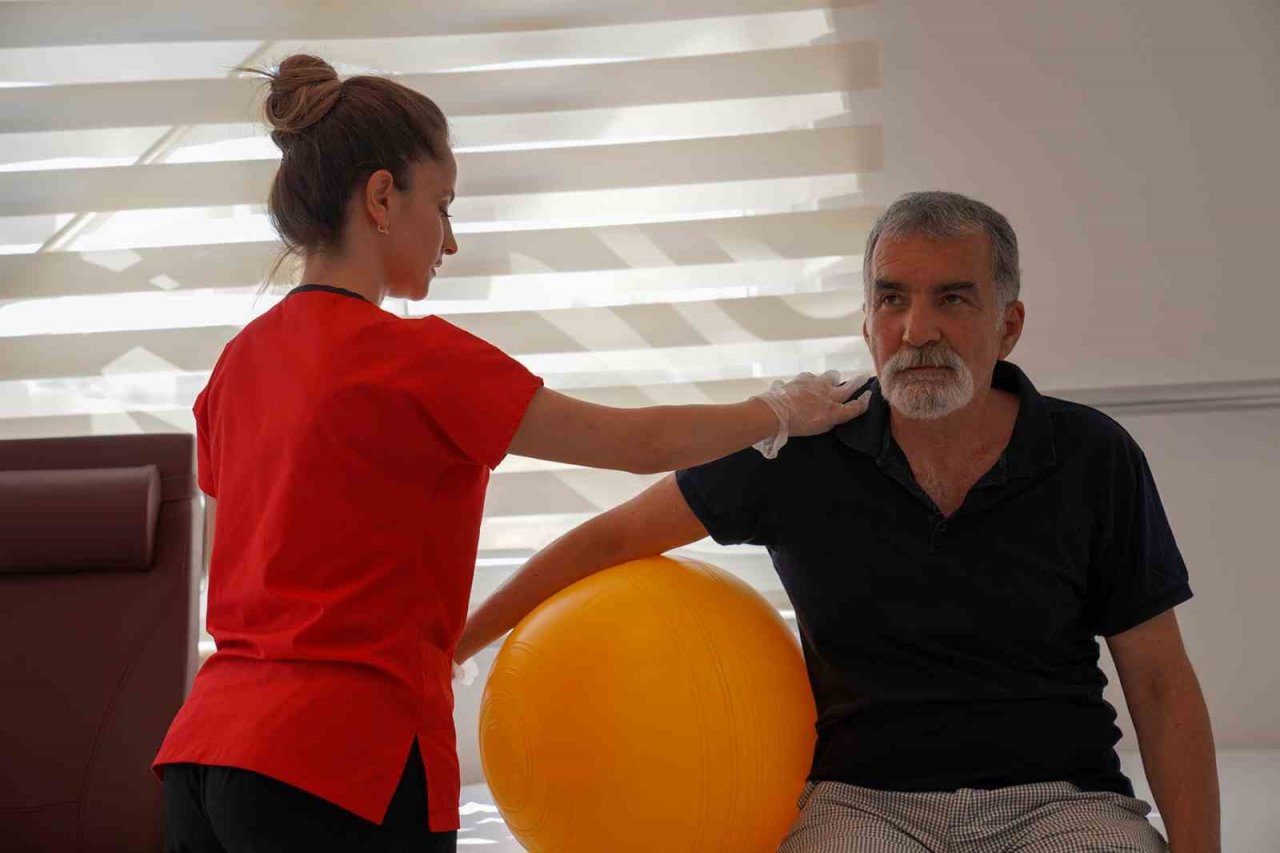 Deneyimli vatandaşlar hem eğleniyor hem sosyalleşiyor