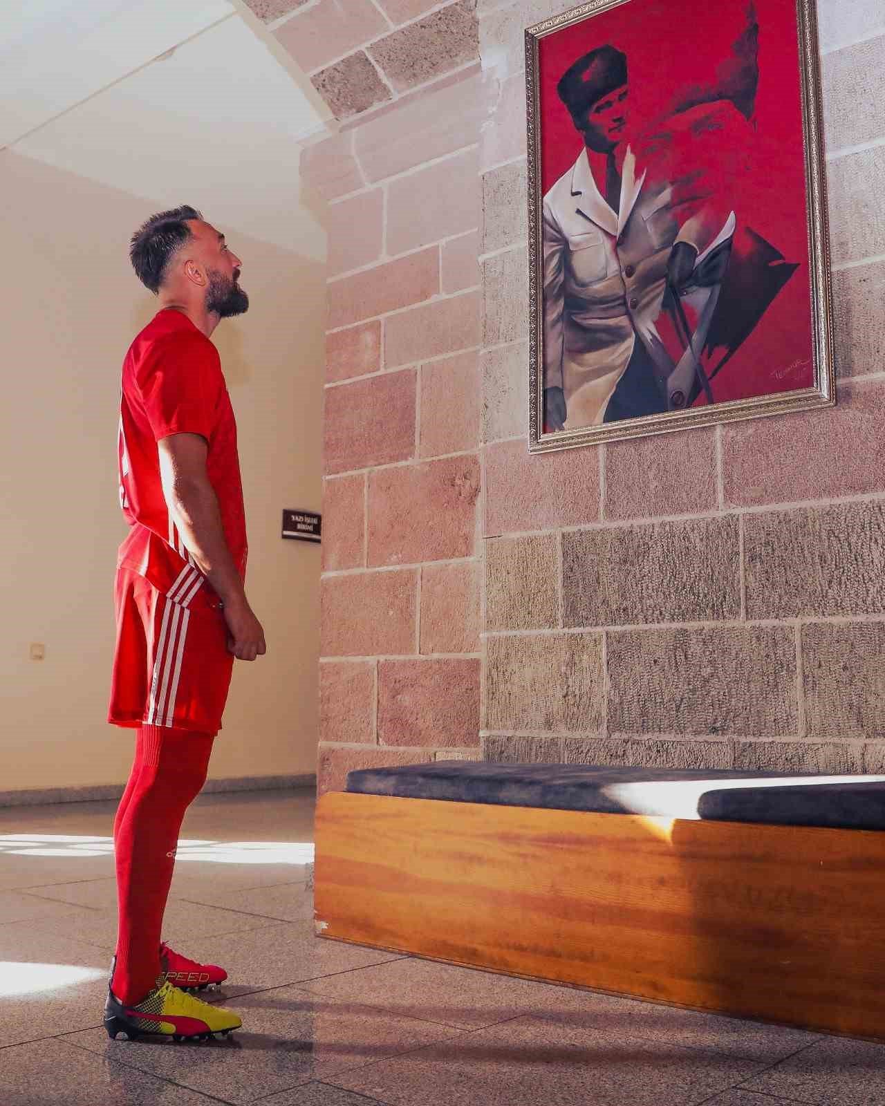 Erzurumspor FK’dan Cumhuriyet’in 100. yılına özel forma