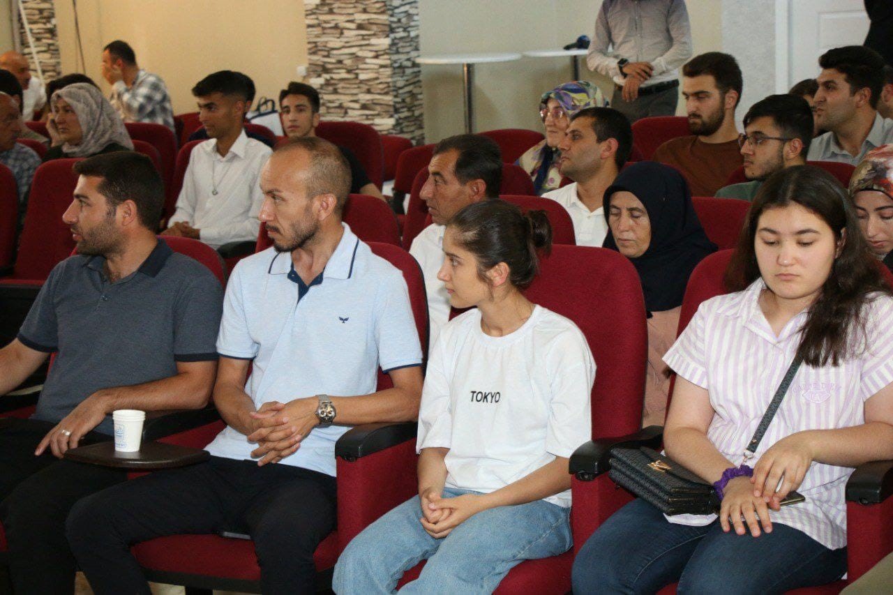 Başkan Say, başarılı öğrencileri ödüllendirdi