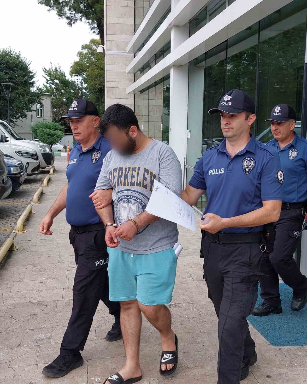 Canı sıkılınca gittiği AVM’deki kuyumcudan 21 bin 500 liralık yüzük çaldı