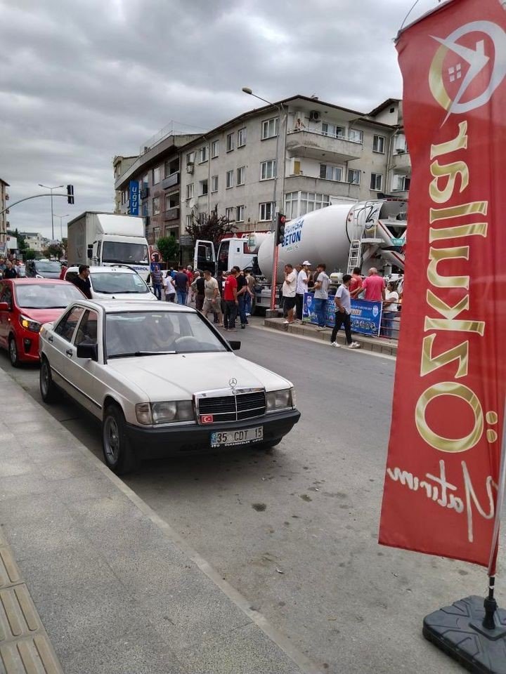 Yalova’da beton mikserinin altında kalan yaşlı adam yaralandı