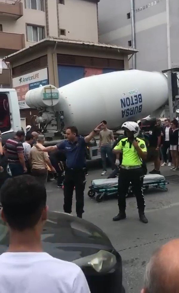 Yalova’da beton mikserinin altında kalan yaşlı adam yaralandı