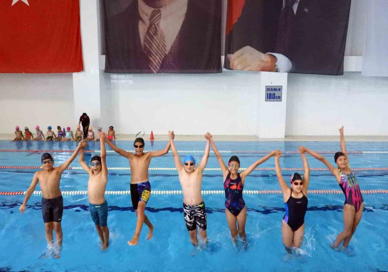 Kepez Belediyesi Spor Kulübü antrenörleri, kendi sporcularını yetiştiriyor