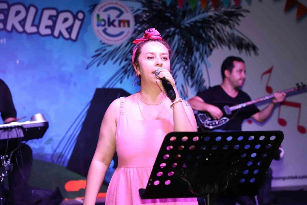 Sahil konserleri yoğun katılım altında başladı