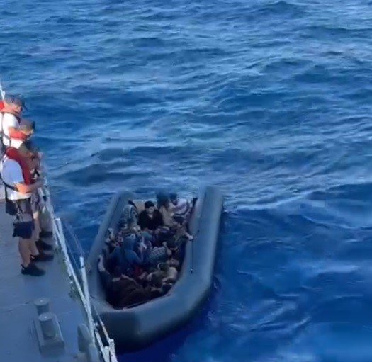 Bodrum’da 13 düzensiz göçmen kurtarıldı, 25’i yakalandı