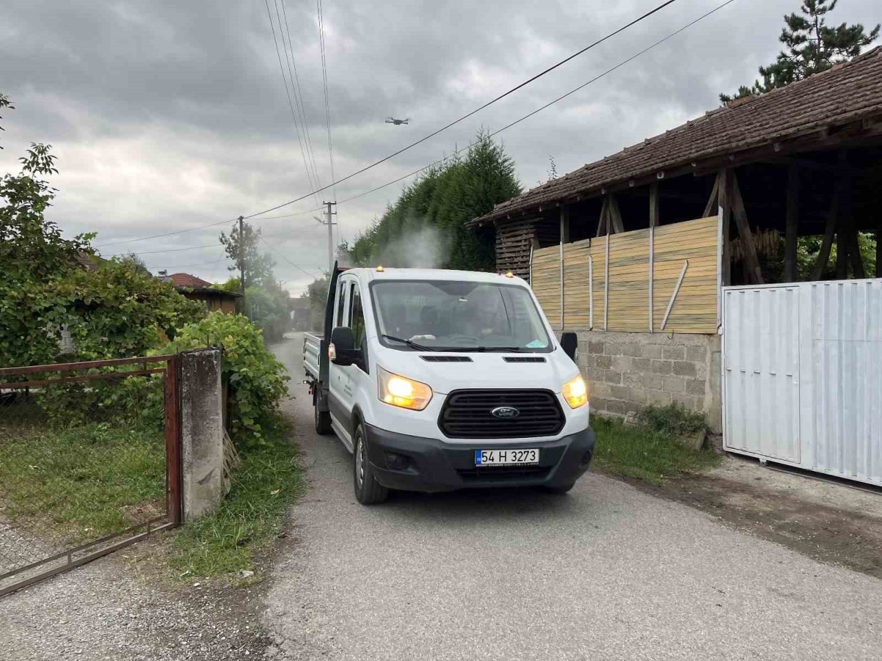 Akyazı’da ilaçlama çalışmaları sürüyor