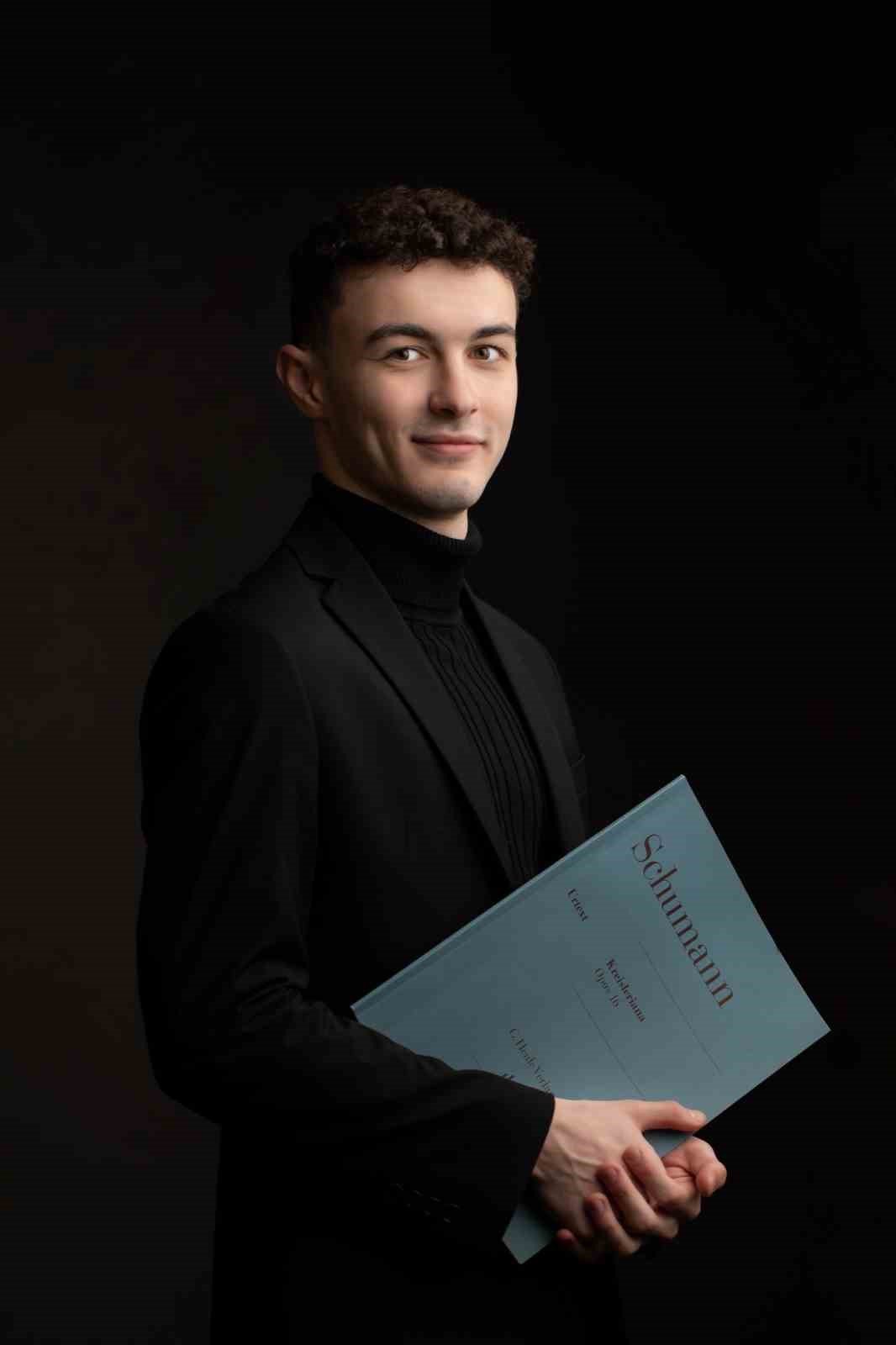 İş Sanat’ın 24’üncü sezon ’Parlayan Yıldızlar’ başvuruları devam ediyor