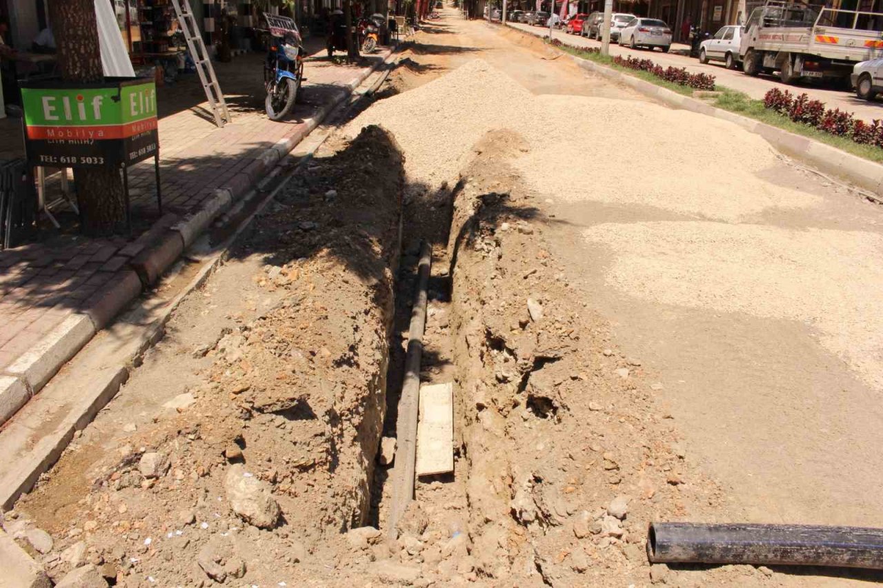 ASAT, Elmalı merkezdeki su borularını yeniliyor