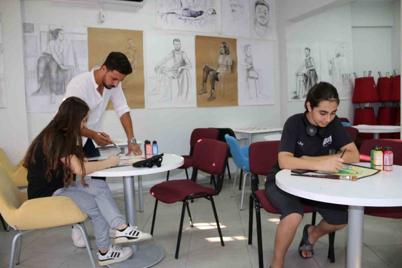 Ortaklar Genç Ofis’te gençler yaz tatilini verimli bir şekilde geçiriyor