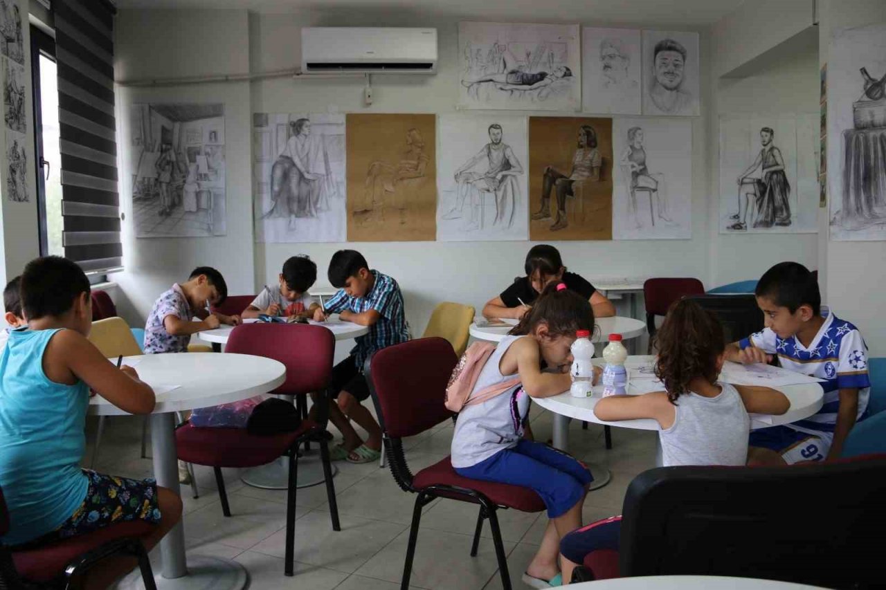 Ortaklar Genç Ofis’te gençler yaz tatilini verimli bir şekilde geçiriyor