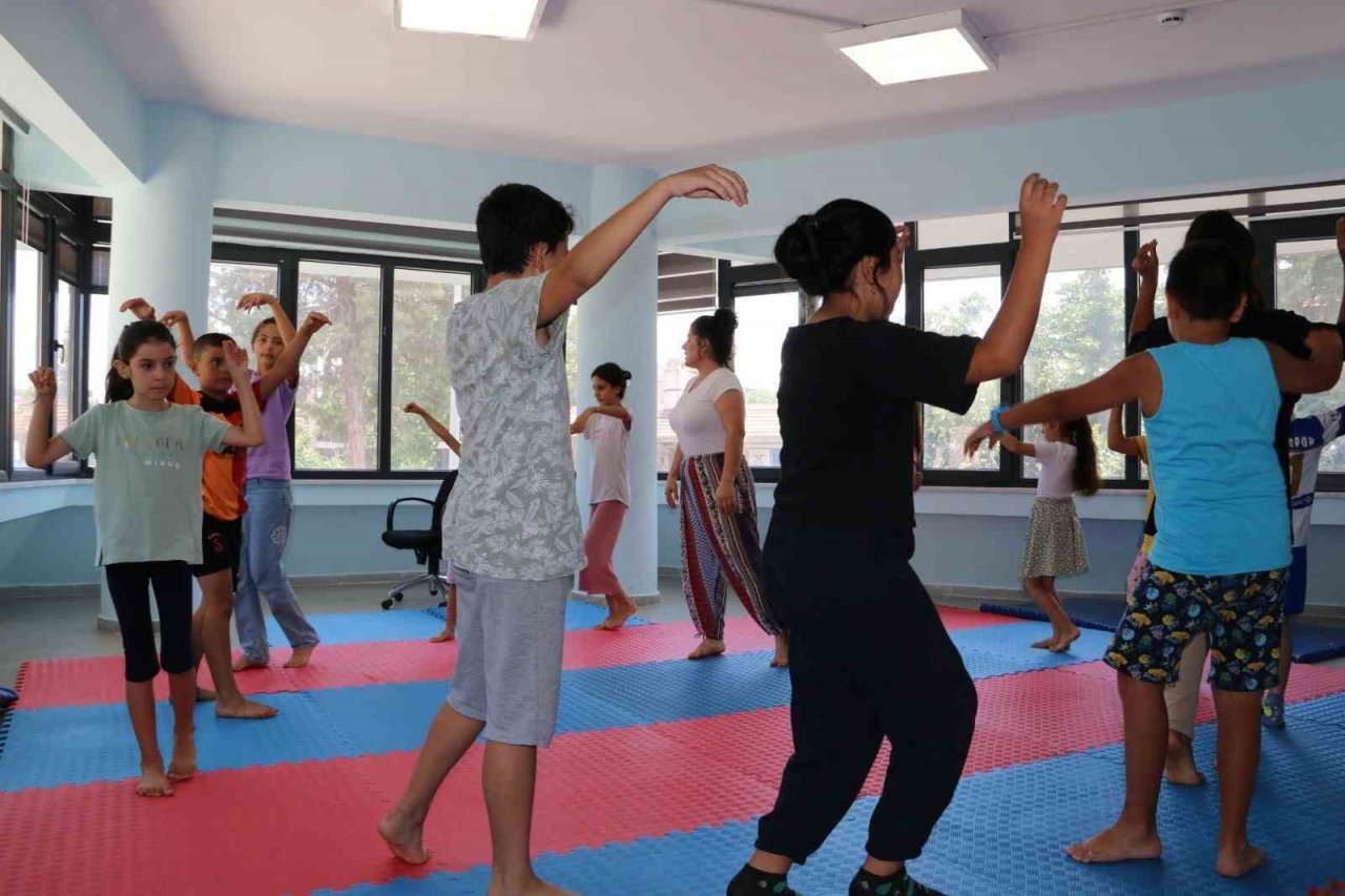 Ortaklar Genç Ofis’te gençler yaz tatilini verimli bir şekilde geçiriyor