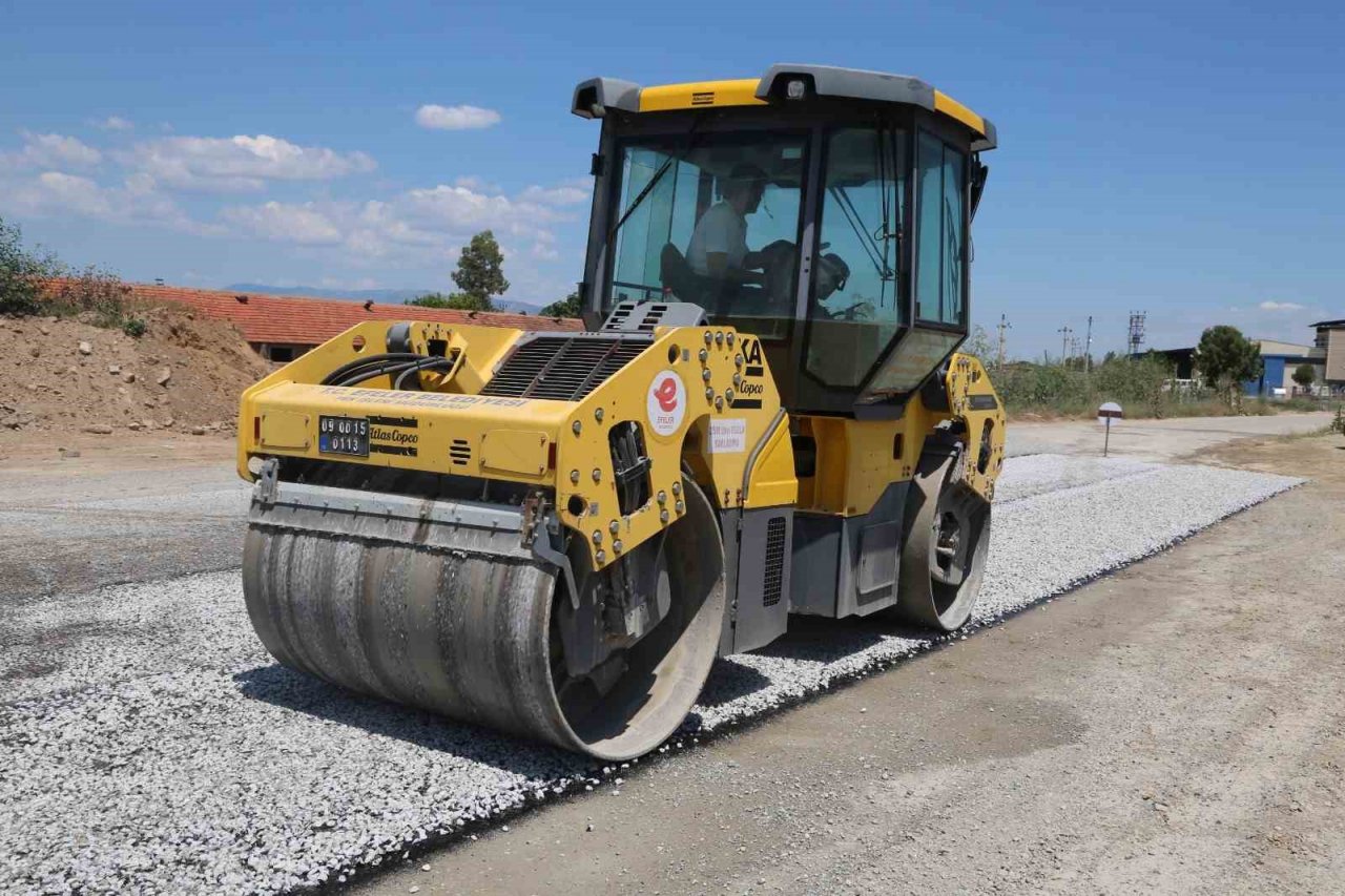 Efeler’de 4 yılda 700 bin metrekare parke yol ve kaldırım imal edildi