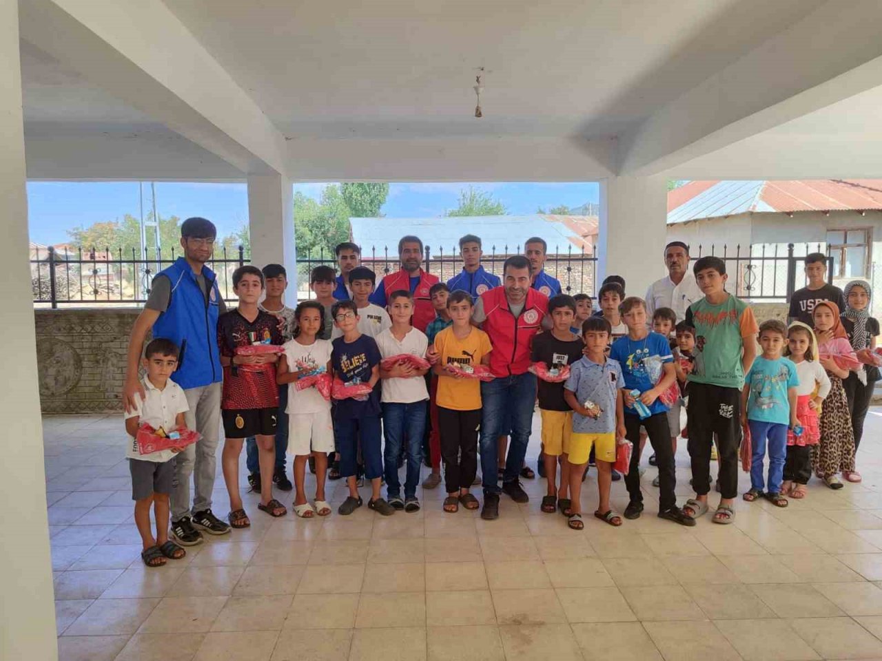 Bingöl’de gençler, Kur’an kursu öğrencileriyle bir araya geldi