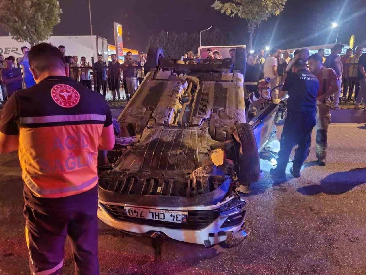 Makas atan araç takla attı: 5 yaralı