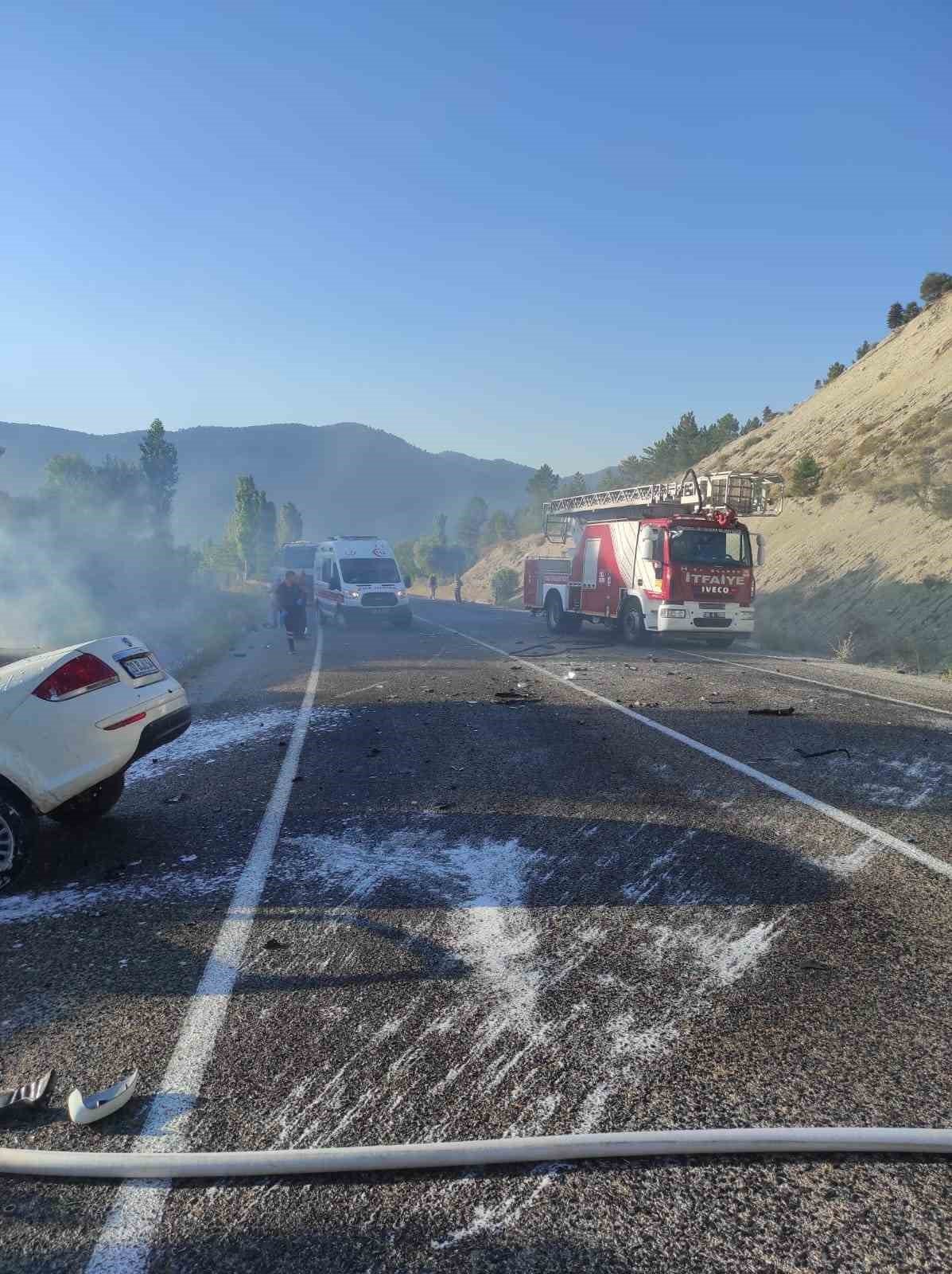 Yanmaya başlayan araç şarampole devrildi