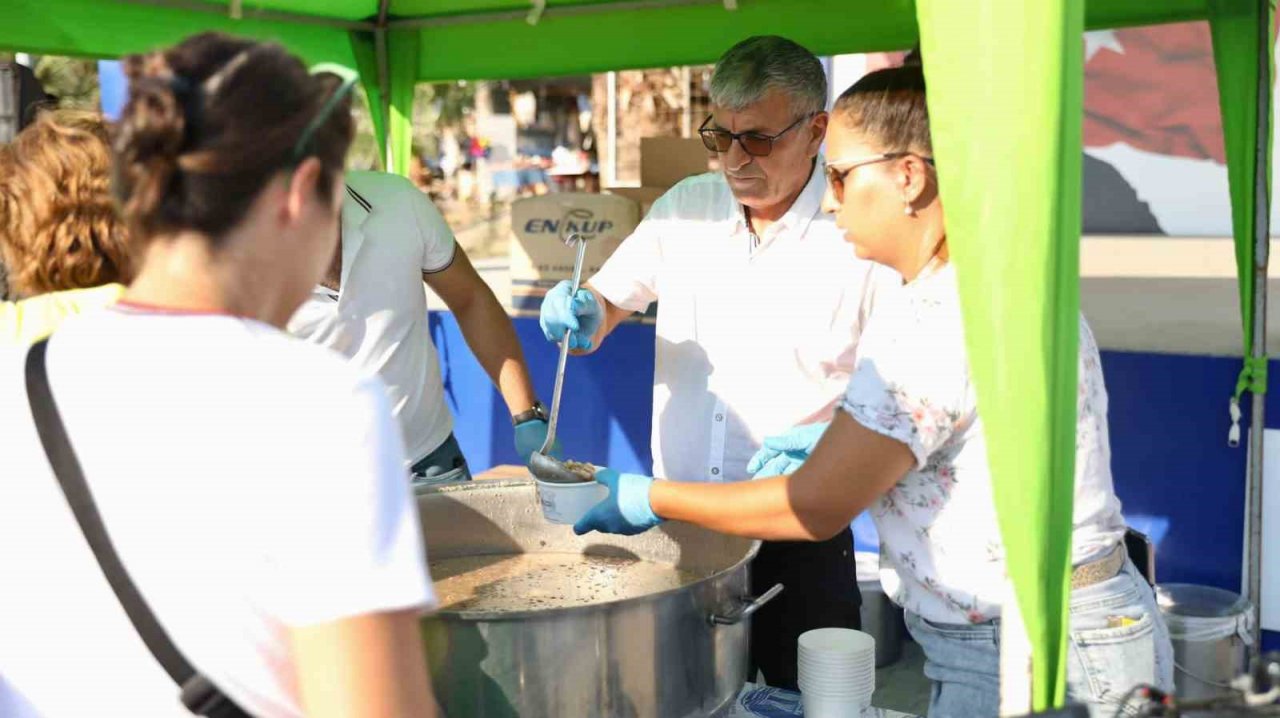 Didim Belediyesi’nden Akbük’te aşure hayrı