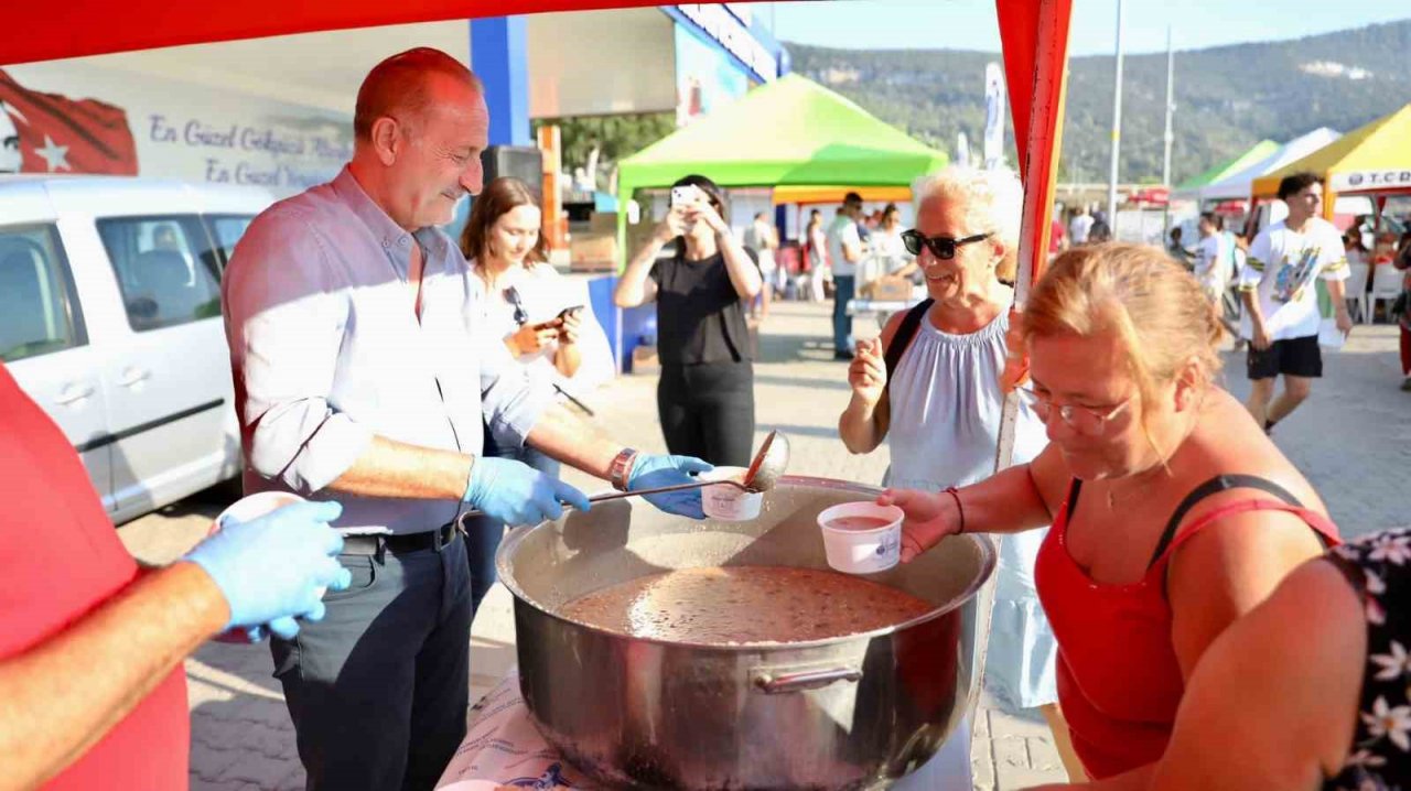 Didim Belediyesi’nden Akbük’te aşure hayrı