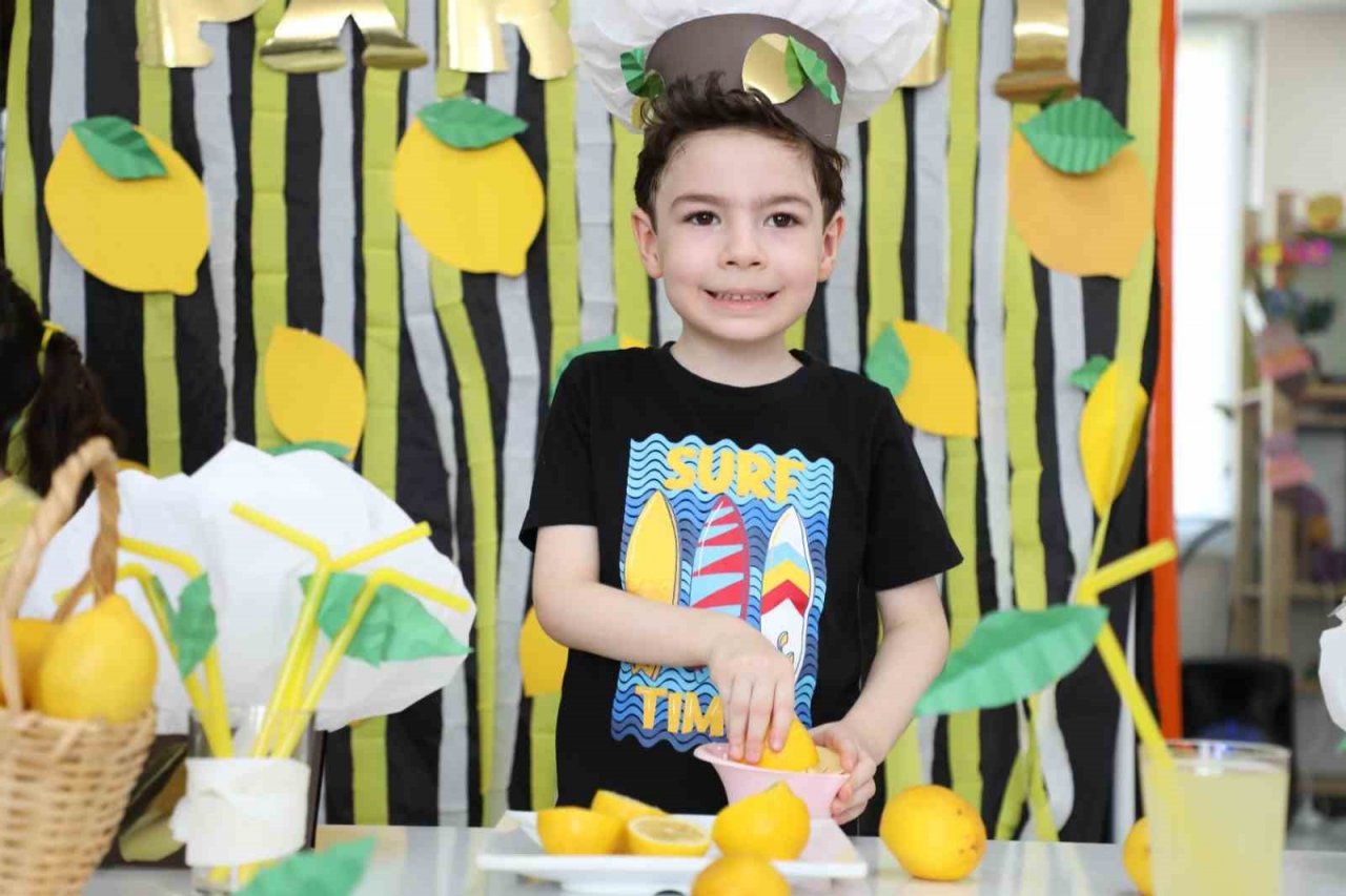 Yenişehir’de miniklerin ellerinden limonata etkinliği düzenlendi