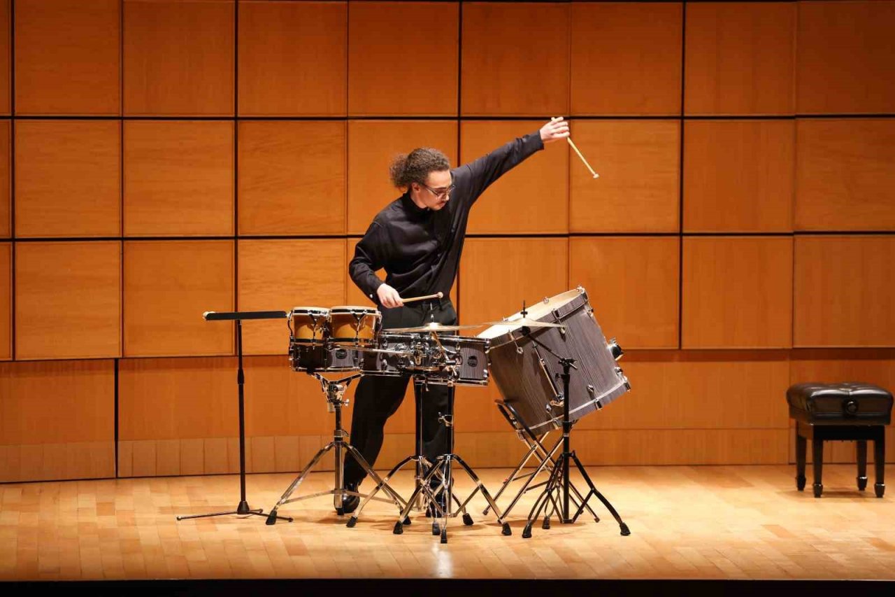 İş Sanat’ın 24’üncü sezon ’Parlayan Yıldızlar’ başvuruları devam ediyor