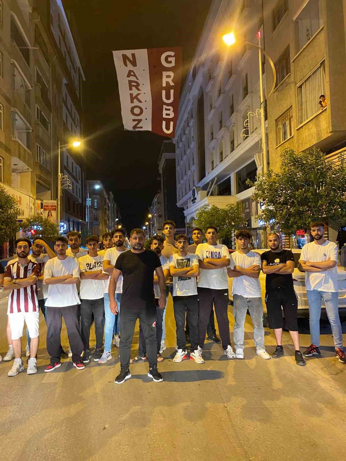 Elazığspor taraftarı şampiyonluğa inanıyor