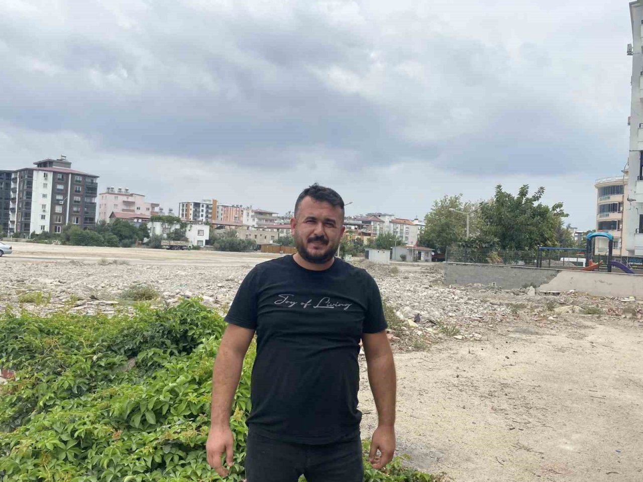 Depremin merkezine komşu şehir Osmaniye’de o caddeyi insan seslerinin yerini iş makinesi sesleri aldı