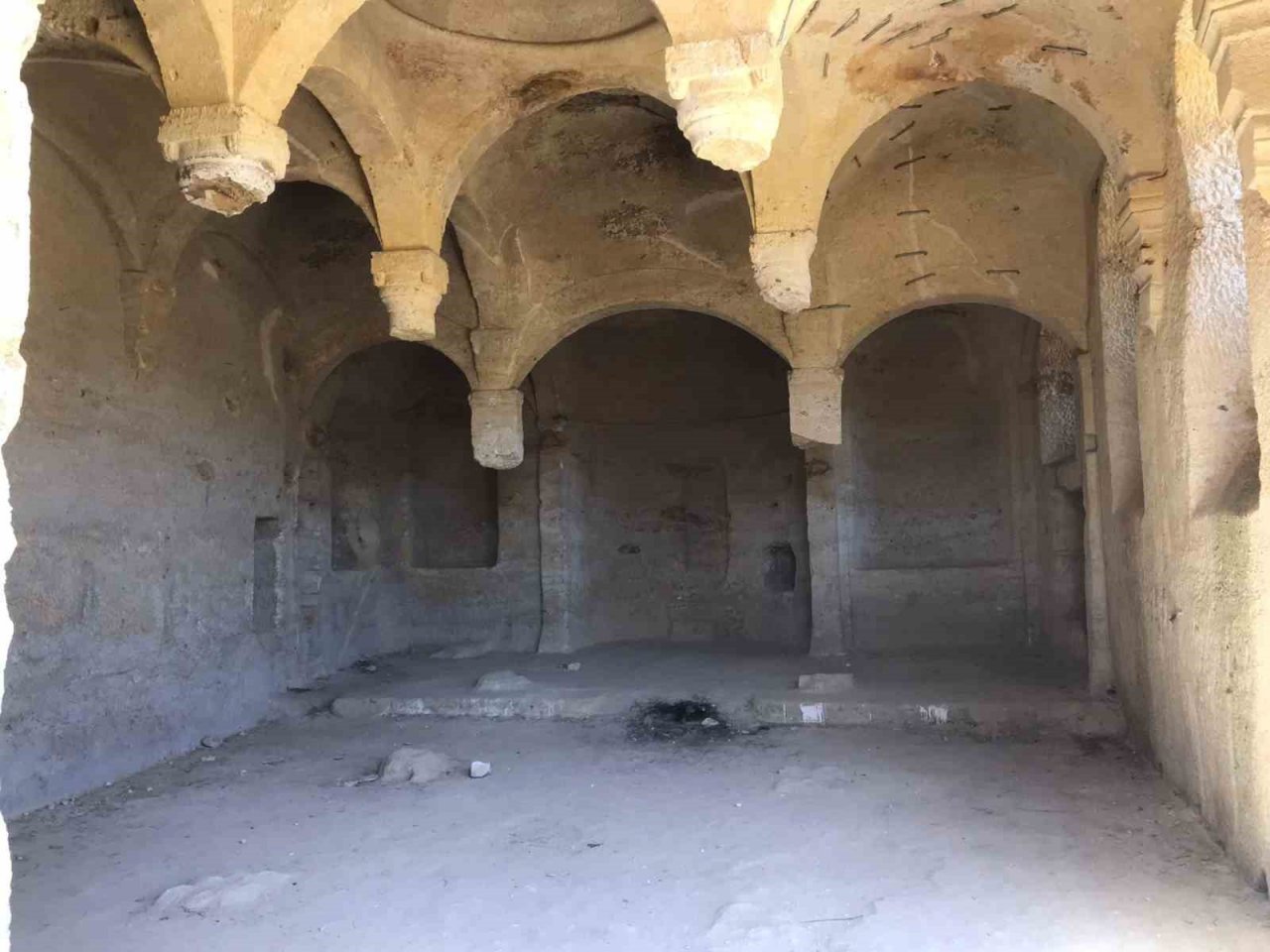 Gümüşhane’nin Sümela’sı Çakırkaya Manastırı ilgisizlik nedeniyle kuşlara yuva oldu